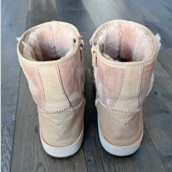OluKai Pa'ina Hulu Shearling Suede Boots Size 8 Tan Short Zip Waterproof Cozy - Picture 5 of 9
